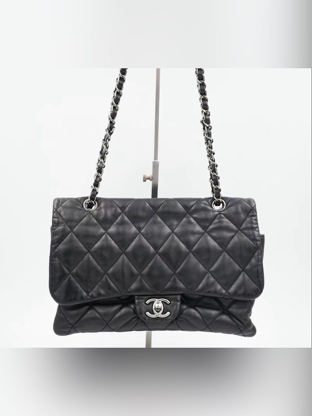 Authentic CHANEL Leather Shoulder Bags Classic Flap Quilted Shoulder Bag